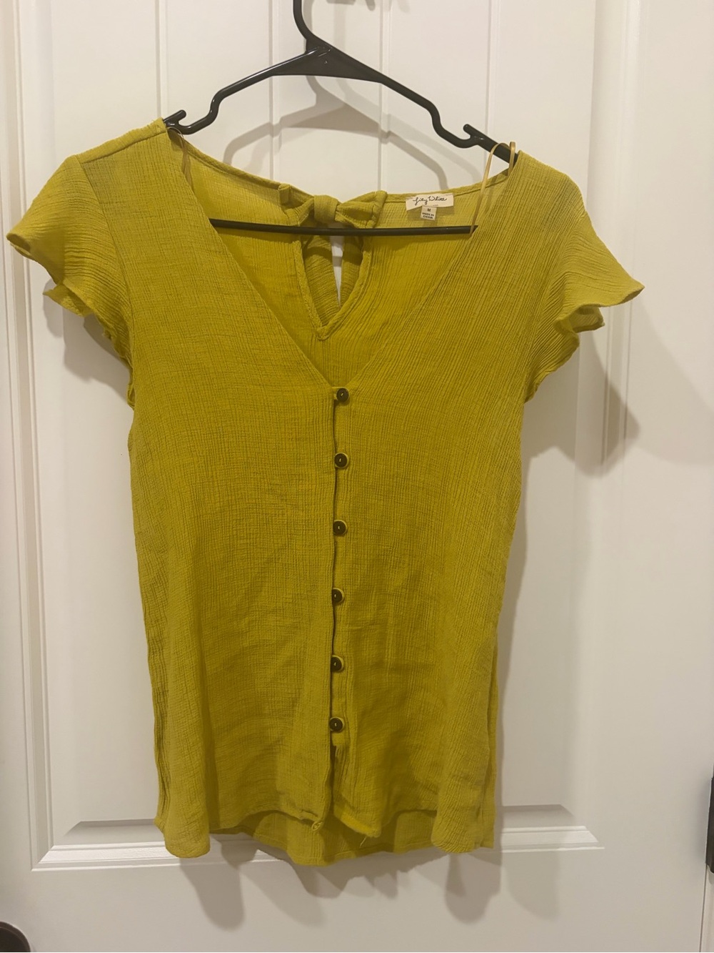 Lily White Button-Front V-Neck Short Sleeve Top in Mustard